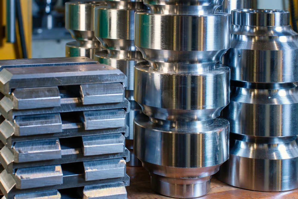 difference between alloy and carbon steel